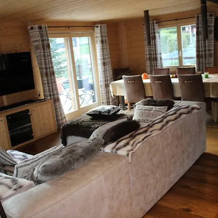 Huskie's Chalet *